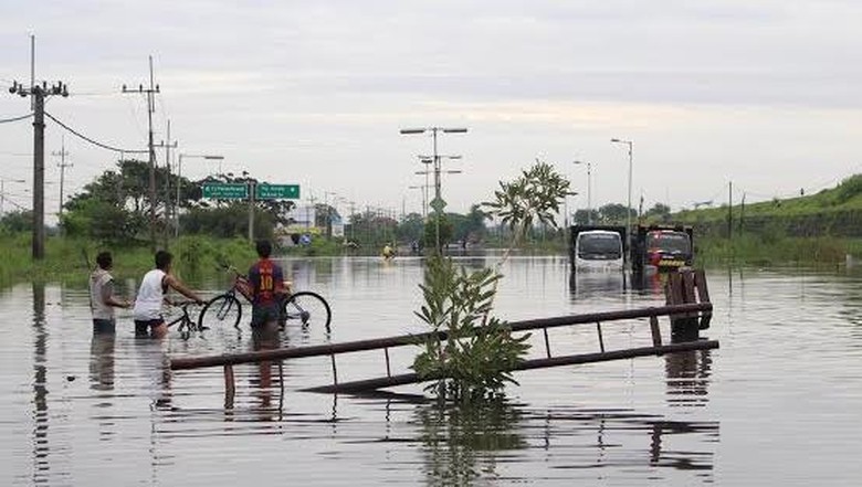 Banjir di Sidoarjo Disebakan Oleh Supermoon, Air Laut Pasang Mencapai 150 Cm.