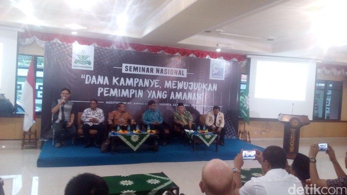 Transparansi Laporan Dana Kampanye Pilkada Serentak 2015 Dipertanyakan