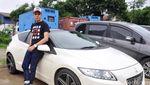 Pose Kevin Julio di Mobil Coupe Sport Putih, Kece?