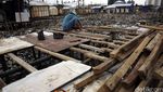 Warga Kampung Bandan Dirikan Bangunan di Bekas Kebakaran