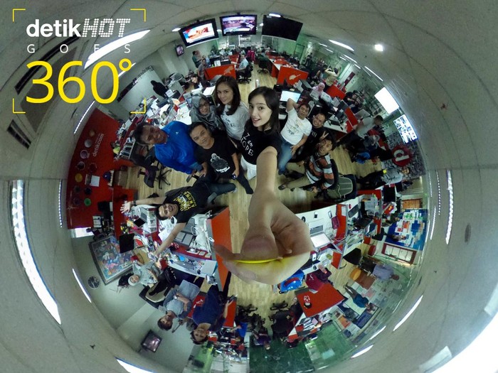 Narsis Bareng Duo Cantik Tatjana dan Wulan Guritno di detikcom