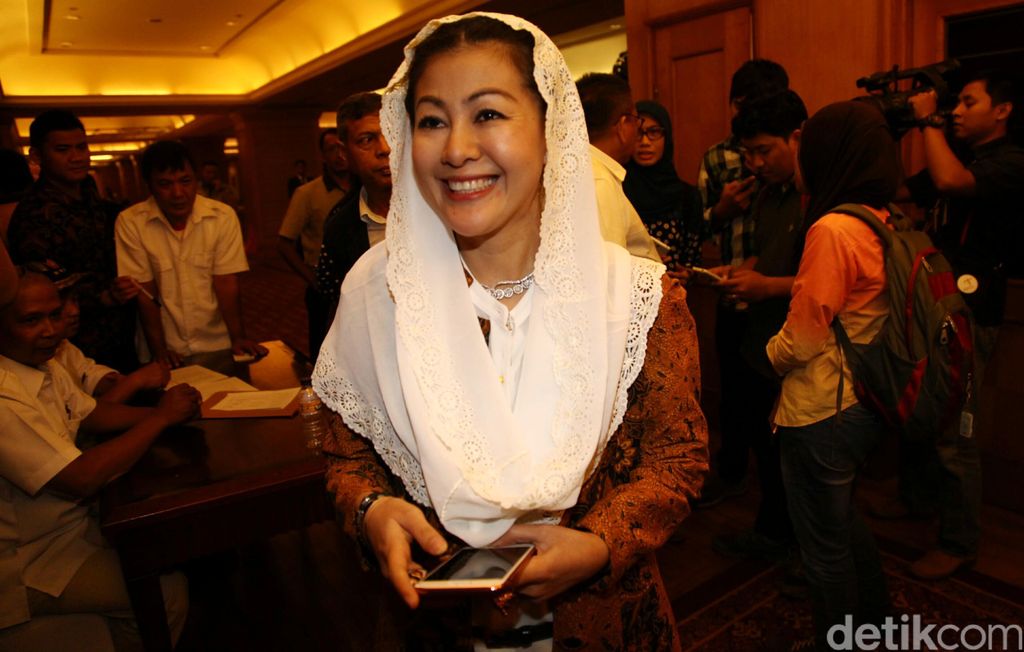 DPD  Gerindra DKI kembali mengumpulkan calon-calon penantang Ahok. Kali ini, Gerindra mengundang seluruh calon bahkan yang bukan diusung partai mereka seperti Nachrowi Ramli, Adyaksa Dault, Marco Kusuma Atmaja, Mischa Hasnaeni Moein si 'wanita emas', Biem Benyamin, M Sanusi, Sandiaga Uno hingga Ahmad Dhani.