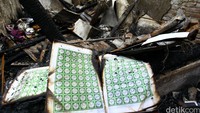 Barang-barang milik warga ludes terbakar.