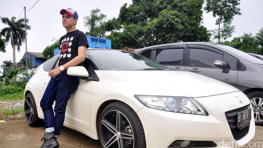 Pose Kevin  Julio di Mobil  Coupe Sport  Putih Kece 