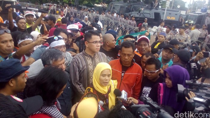 Dijanjikan Bertemu Jokowi, Ribuan Guru Honorer Mengakhiri Demo 3 Harinya