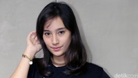 Pemilik tinggi badan 170 cm itu mengaku menyukai pria yang pintar dan pengertian.
