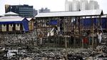 Warga Kampung Bandan Dirikan Bangunan di Bekas Kebakaran