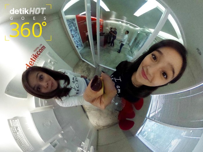 Selfie Time! Wajah Cantik dan Konyol Tatjana dan Wulan Guritno