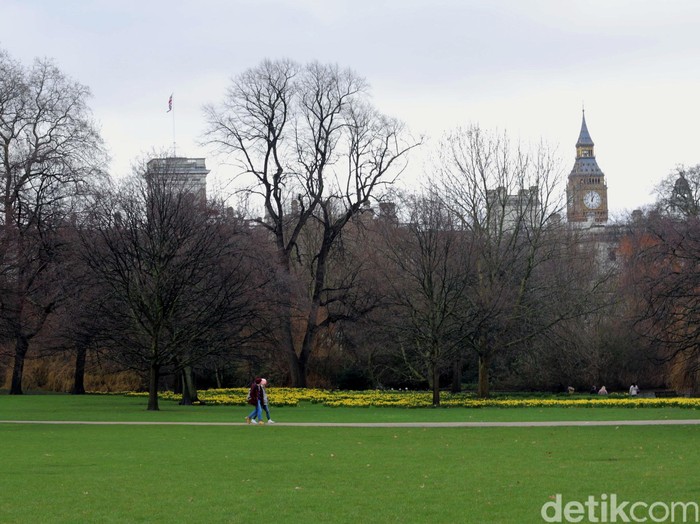 Dekat Istana Buckingham, ada taman asri yang sangat cantik dan enak untuk berolahraga. Area taman St. Jamess Park ini juga strategis berada di kawasan gedung parlemen Inggris. Adhie Ichsan/detikcom.
