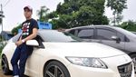 Pose Kevin Julio di Mobil Coupe Sport Putih, Kece?