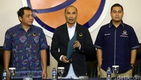 Meski memberi dukungan, NasDem memberi kebebasan pada Ahok untuk memilih jalur independen atau partai politik.