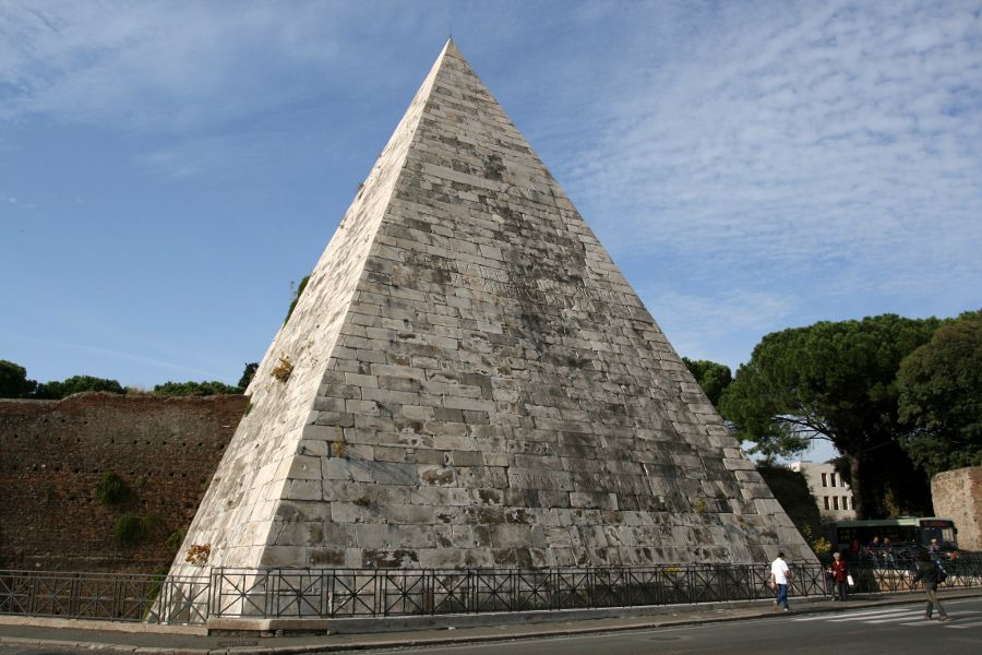 Piramida di Italia