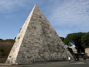 Bukan di Mesir, Ini Piramida di Italia