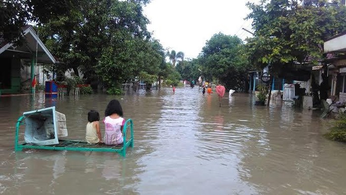 Banjir 1 Meter Rendam 250 Rumah di Jombang, Warga Enggan Mengungsi