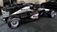 Mobil F1 McLaren Mercedes-Benz musim 2003 ini ditawarkan dengan harga awal US$ 270.000 (Rp 3,6 miliar). Pool:carscoops