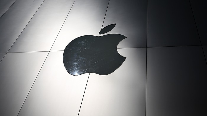SAN FRANCISCO, CA - APRIL 23:  The Apple logo is displayed on the exterior of an Apple Store on April 23, 2013 in San Francisco, California.  Analysts believe that Apple Inc. will report their first quarterly loss in nearly a decade as the company prepares to report first quarter earnings today after the closing bell.  (Photo by Justin Sullivan/Getty Images)