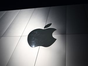 Apple Tarik Puluhan Aplikasi AI di China, Ada Apa?