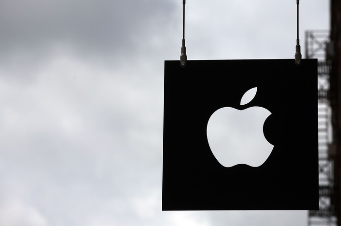 NEW YORK, NY - JULY 23: The Apple logo hangs in front of an Apple store on July 23, 2013 in New York City. Apple is due to report third-quarter earnings after the markets close Tuesday. Apple, the California based technology company, has watched its stock sink to $427.68 a share from an all-time high of $702 last September. The company is under pressure to release a new blockbuster product.  (Photo by Spencer Platt/Getty Images)