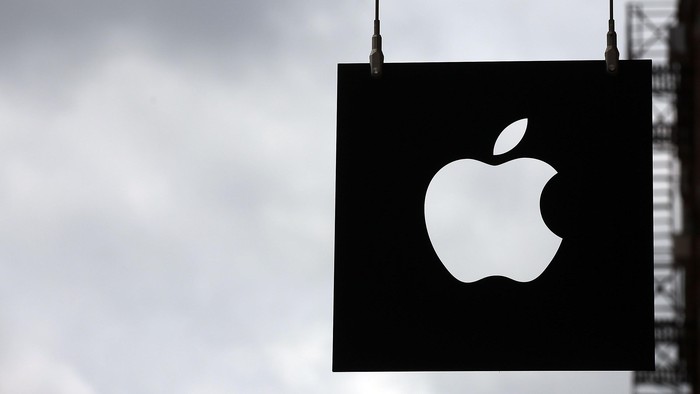 NEW YORK, NY - JULY 23: The Apple logo hangs in front of an Apple store on July 23, 2013 in New York City. Apple is due to report third-quarter earnings after the markets close Tuesday. Apple, the California based technology company, has watched its stock sink to $427.68 a share from an all-time high of $702 last September. The company is under pressure to release a new blockbuster product.  (Photo by Spencer Platt/Getty Images)