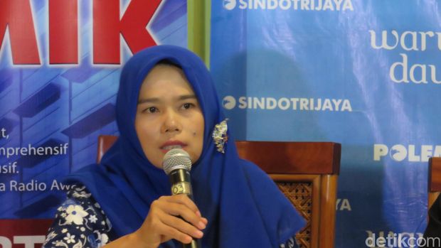 Titi Purwaningsih saat menghadiri talkshow pada Februari 2016