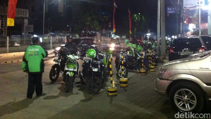 Puluhan Driver Go-Jek Datangi RS JMC, Tunggu Kabar Rekannya yang Ditembak