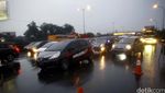 Gerbang Tol Cikunir 2 Roboh, Lalin Macet