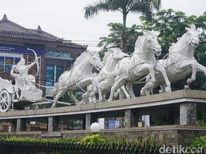 5 Patung Ikonik di Purwakarta dan Makna di Baliknya