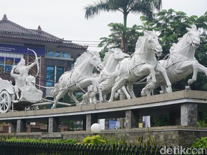 5 Patung Ikonik di Purwakarta dan Makna di Baliknya