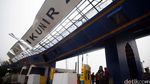 Penampakan Gerbang Tol Cikunir 2 yang Roboh