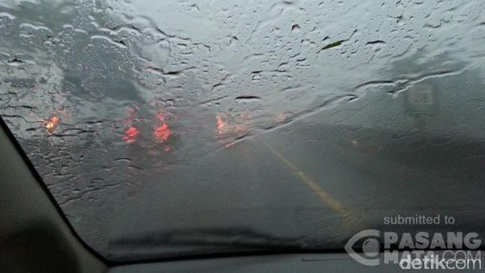 Hujan Deras Guyur Jakarta, Jarak Pandang Terbatas