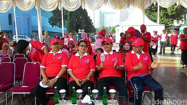 Stop Kekerasan Pada Perempuan Dan Anak Stop Kekerasan Pada Perempuan Dan Anak