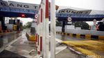 Penampakan Gerbang Tol Cikunir 2 yang Roboh