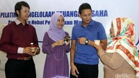 Pelatihan ini di inisiasi oleh Corporate Social Responsibility PT Saratoga Investama Sedaya, Tbk, dengan mempercayakan pengelolaan kepada ibu-ibu dan remaja dengan menyelenggarakan pelatihan marketing.