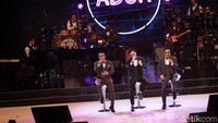 Nuansa romantis terasa di konser yang diberi tajuk Kahitna 30 Years Anniversary Love Festival. Pool/Gus Mun.