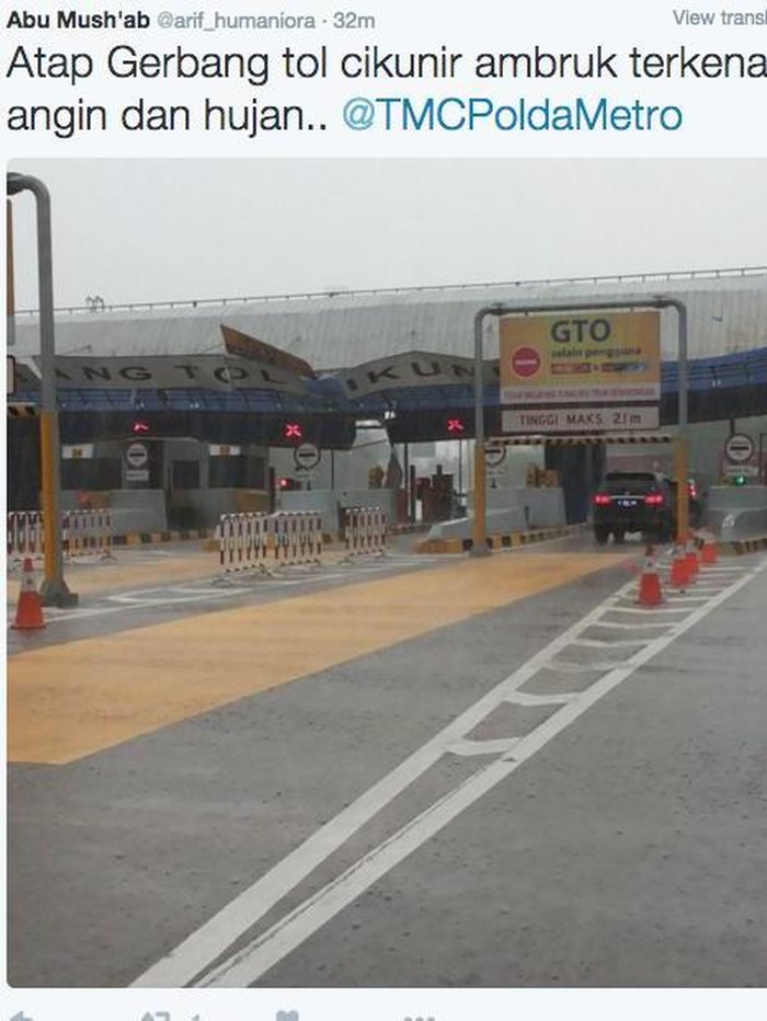 Hujan Angin Bikin Atap Gerbang Tol Jorr Cikunir 2 Roboh, Lalin Ditutup