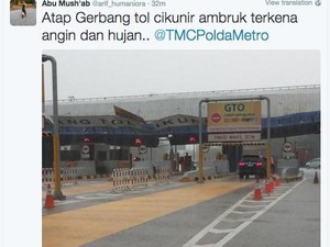 Hujan Angin Bikin Atap Gerbang Tol Jorr Cikunir 2 Roboh, Lalin Ditutup