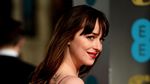 Dakota Johnson Bikin Pria Tak Berkedip di BAFTA Awards 2016