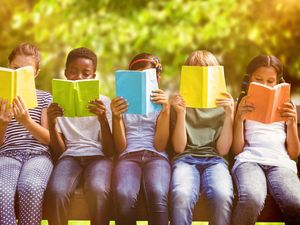 Negara Ini Kurangi Pembelajaran Digital di Sekolah, Siswa Kembali ke Buku & Kertas
