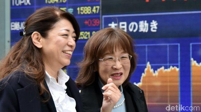 Yen Melemah, Bursa Saham Jepang Melesat 7%