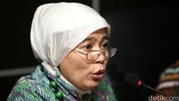 Wakil Ketua External Komnas HAM Roichatul Aswidah memberikan keterangan terkait rencana penerbitan Peraturan Pemerintah Pengganti Undang-Undang (Perppu) tentang hukuman kebiri secara kimiawi.