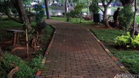 Situ ini menjadi obyek wisatawan lokal, anak-anak dan orang dewasa terutama di sore hari. Al Fanny Panestika/detikFoto.