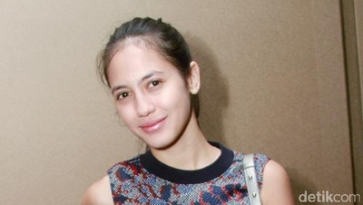 Pevita Pearce Tanpa Make-up Tebal, Cantik?