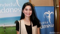 Meski tampil santai dengan baju hitam dan outerwear krem, artis berusia 28 tahun itu tetap curi perhatian. Pool/Gus Mun/detikFoto.
