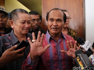 Jumat Keramat untuk Daeng Aziz