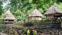 Foto: Lokasi ini seringkali digunakan untuk ritual adat. Kalau ada wisatawan yang datang, Suku Abui juga seringkali menampilkan Tarian Lego-lego di tempat tersebut (Kurnia/detikTravel)