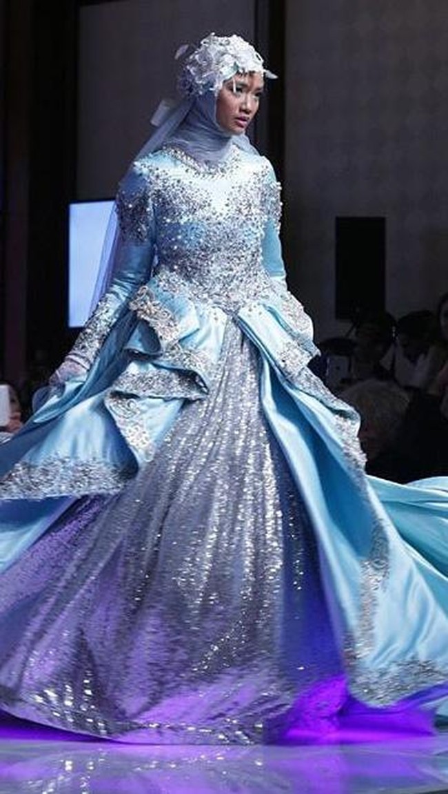 Sarah Azka termasuk model terkenal yang juga pernah membawakan rancangan Anniesa Hasibuan di Couture Fashion Week, New York, Amerika Serikat. Foto: Afida Sukma, Aldi Foto