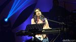 Isyana Sarasvati Bikin Galau di Konser Kahitna