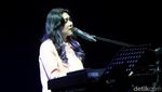 Isyana Sarasvati Bikin Galau di Konser Kahitna