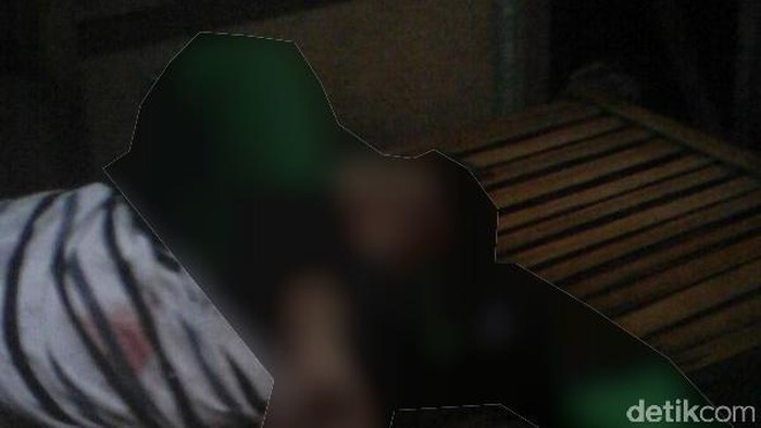 Driver Go-Jek Tertabrak Kereta Api di Pintu Air Petamburan