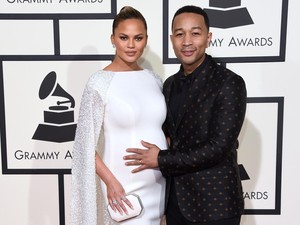 So Sweet! Mesranya Pasangan Selebriti Dunia di Karpet Merah Grammy Awards